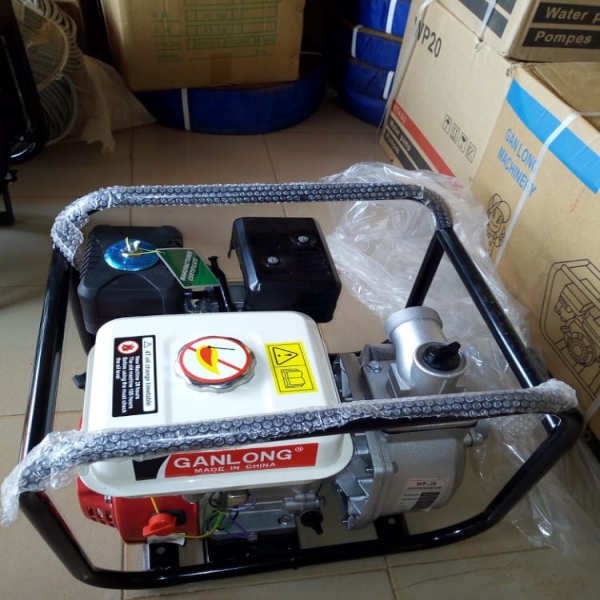 Vente de Moto Pompe a essence et gasoil a Dakar