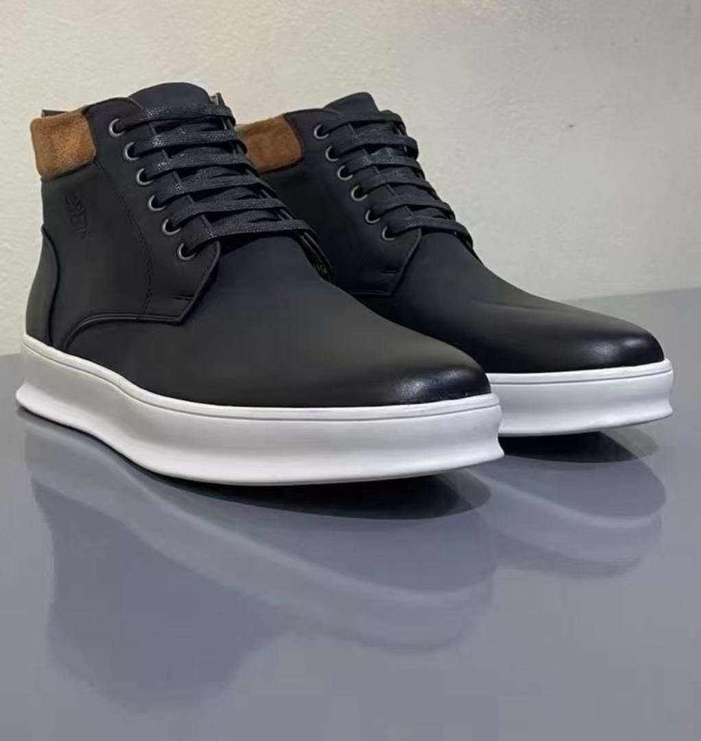 Montante en cuir disponible